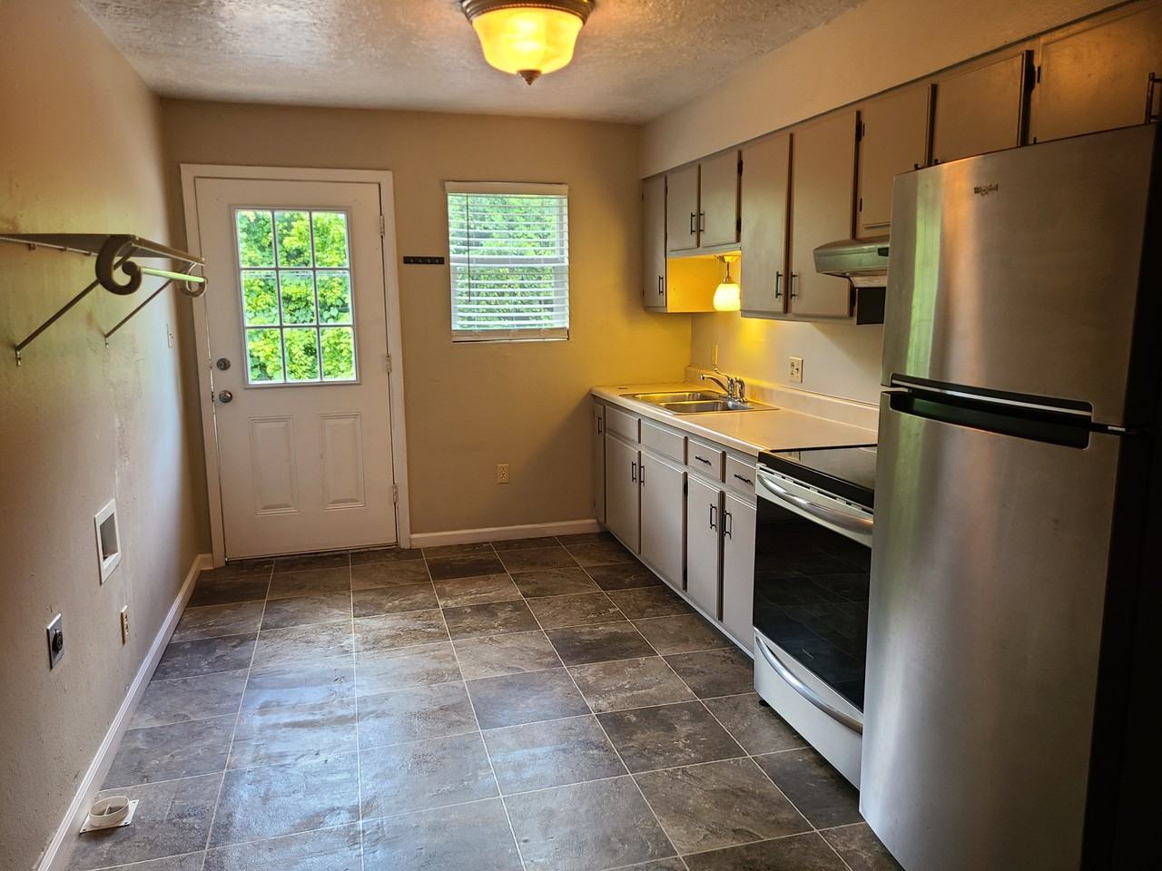 103 Parrish St #B - Photo 2 of 6