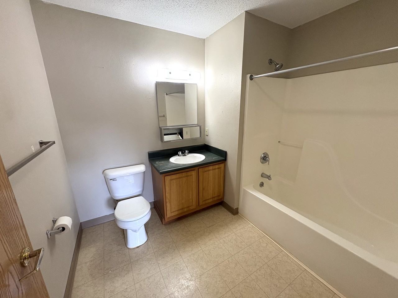 410 13th Ave Nw #16 - Photo 5 of 10