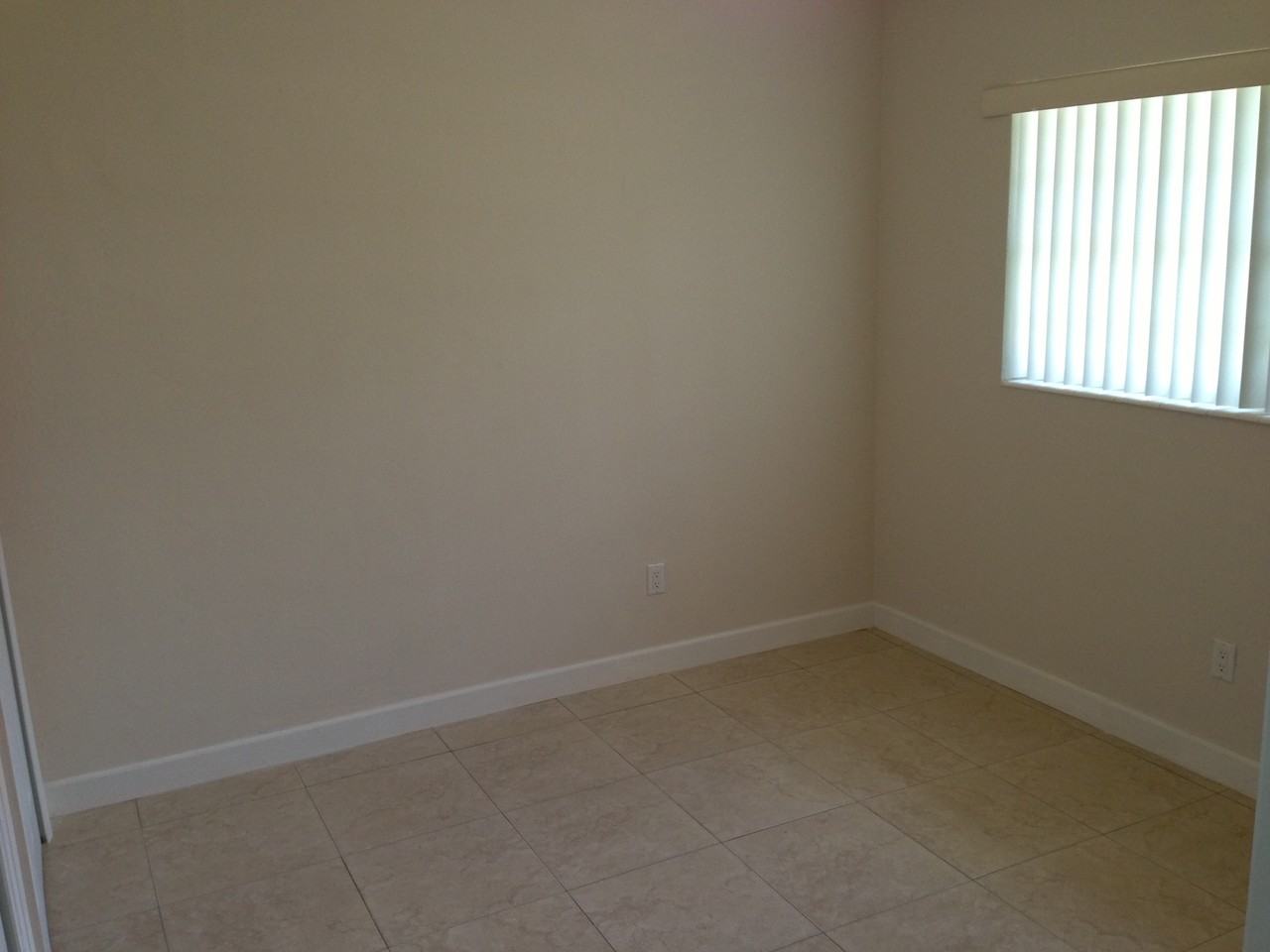 249 Sw 11th St #2 - Photo 2 of 8