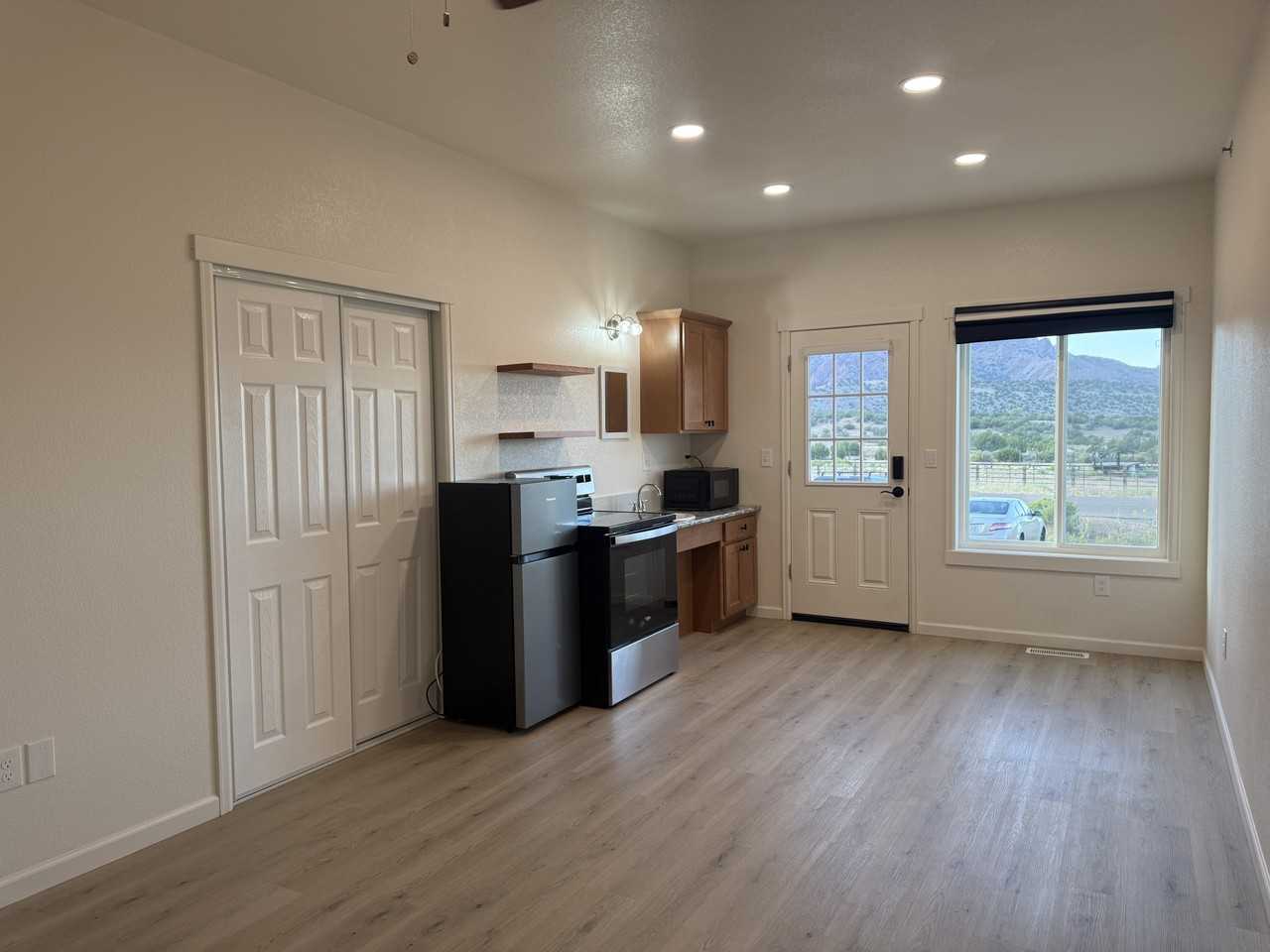 1744 Mariposa Rd #D1 - Photo 7 of 29