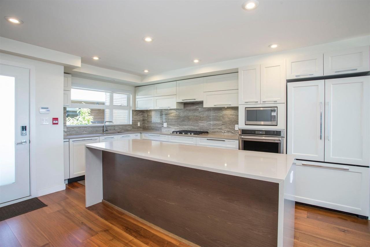 Oxford St & Marine Ln #402 - Photo 2 of 6