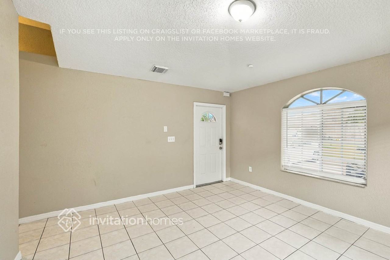 9775 Nw 126th Ter - Photo 3 of 17