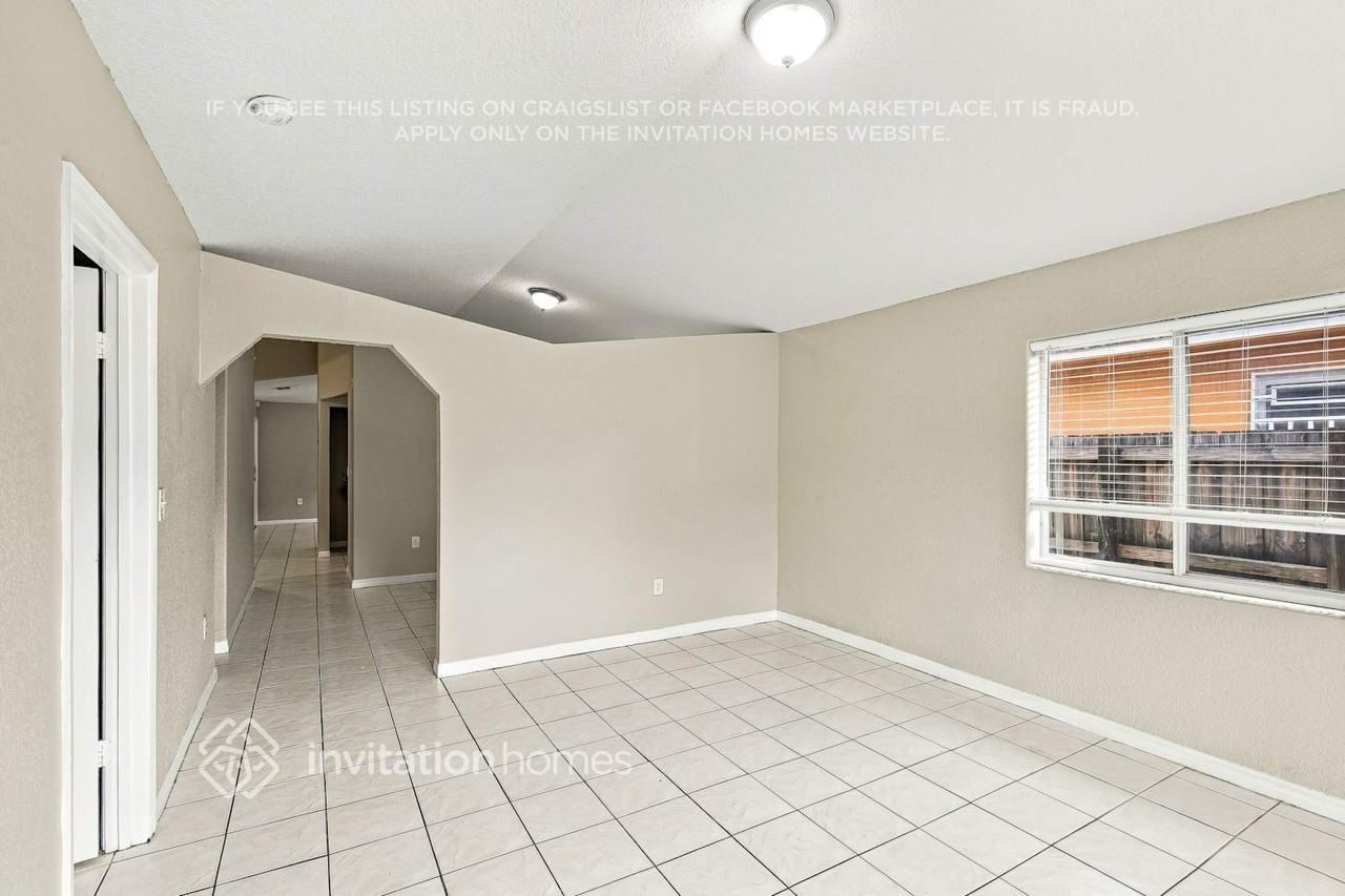 9775 Nw 126th Ter - Photo 7 of 17