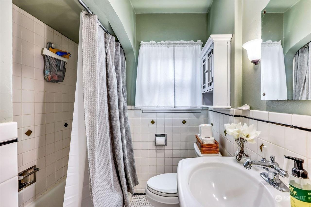 2307 11th St - Photo 6 of 10