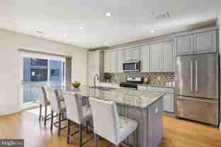 506 Lakeview Ct - Photo 1 of 1