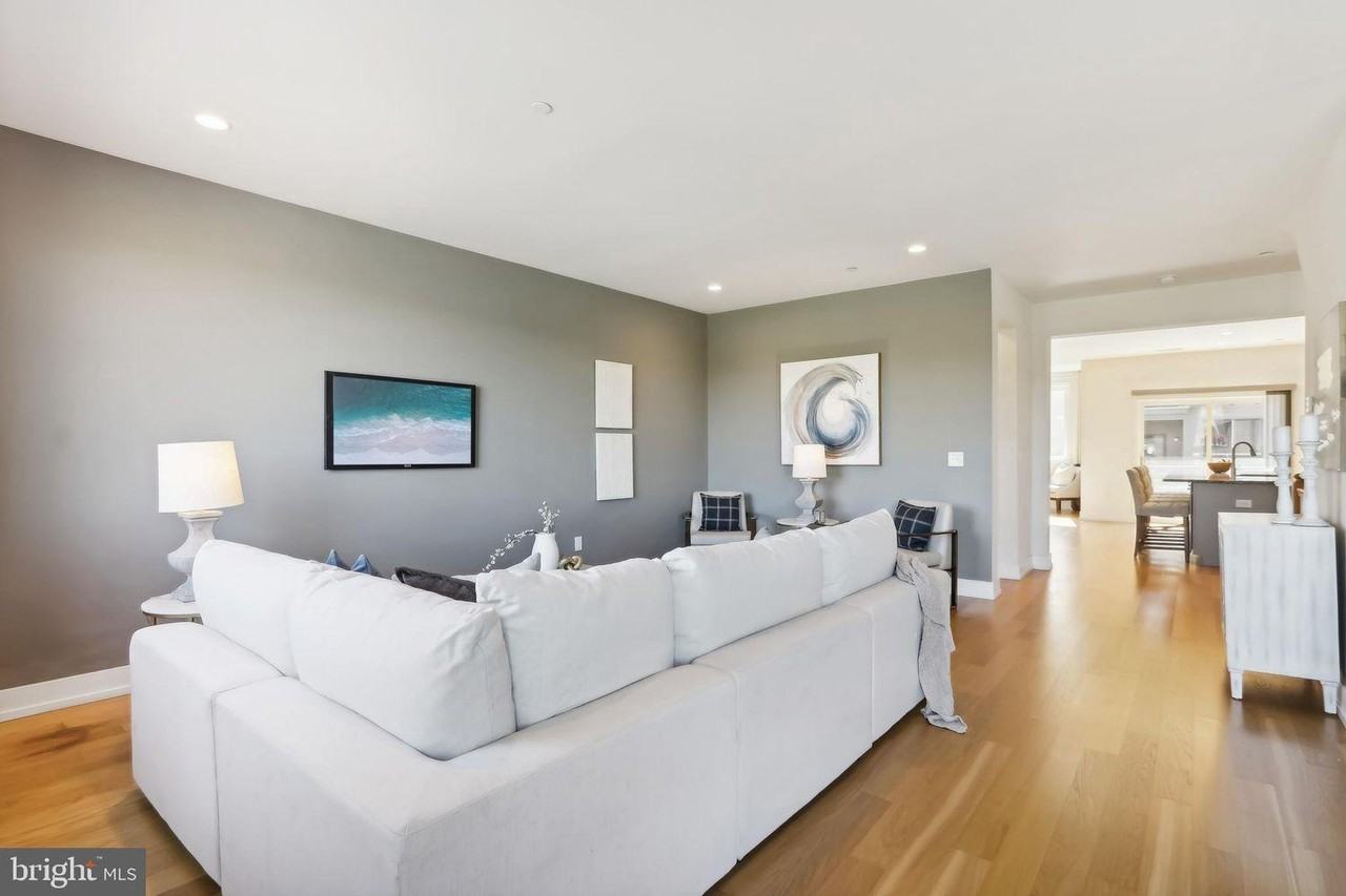 506 Lakeview Ct - Photo 4 of 10