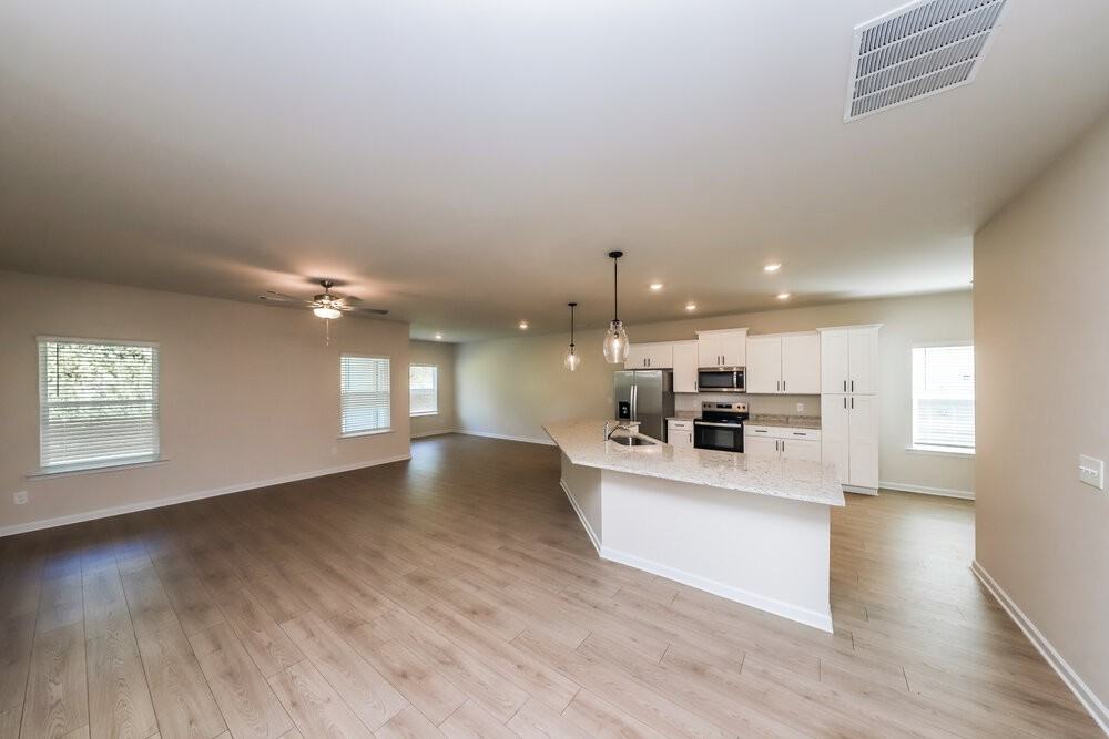 138 Howell Dr - Photo 4 of 16