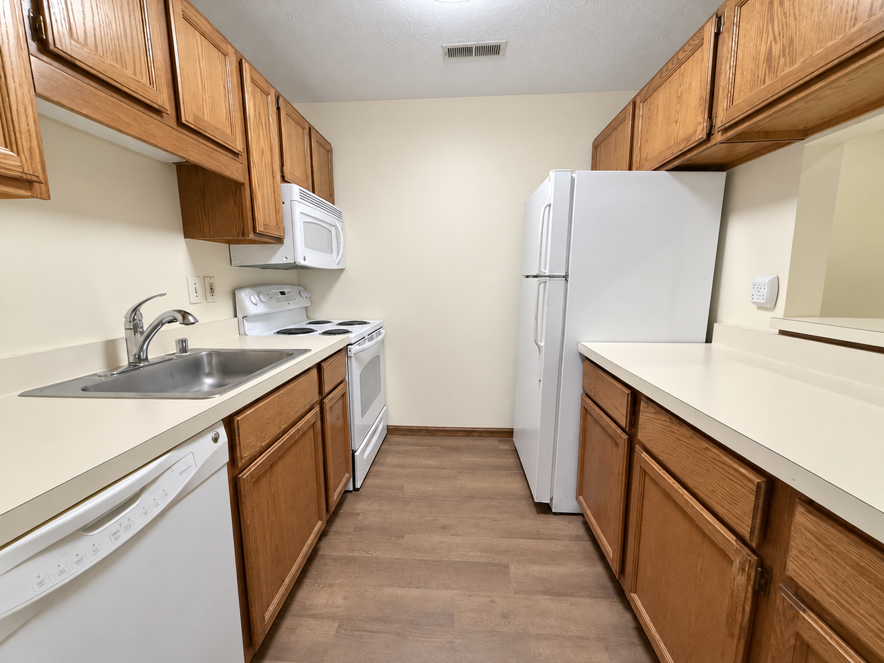 23241 Rosewood Ct #1023 - Photo 3 of 10