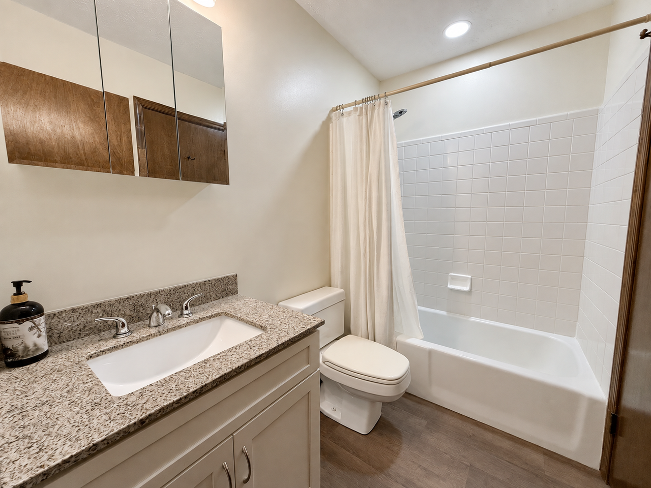 23241 Rosewood Ct #1023 - Photo 4 of 10