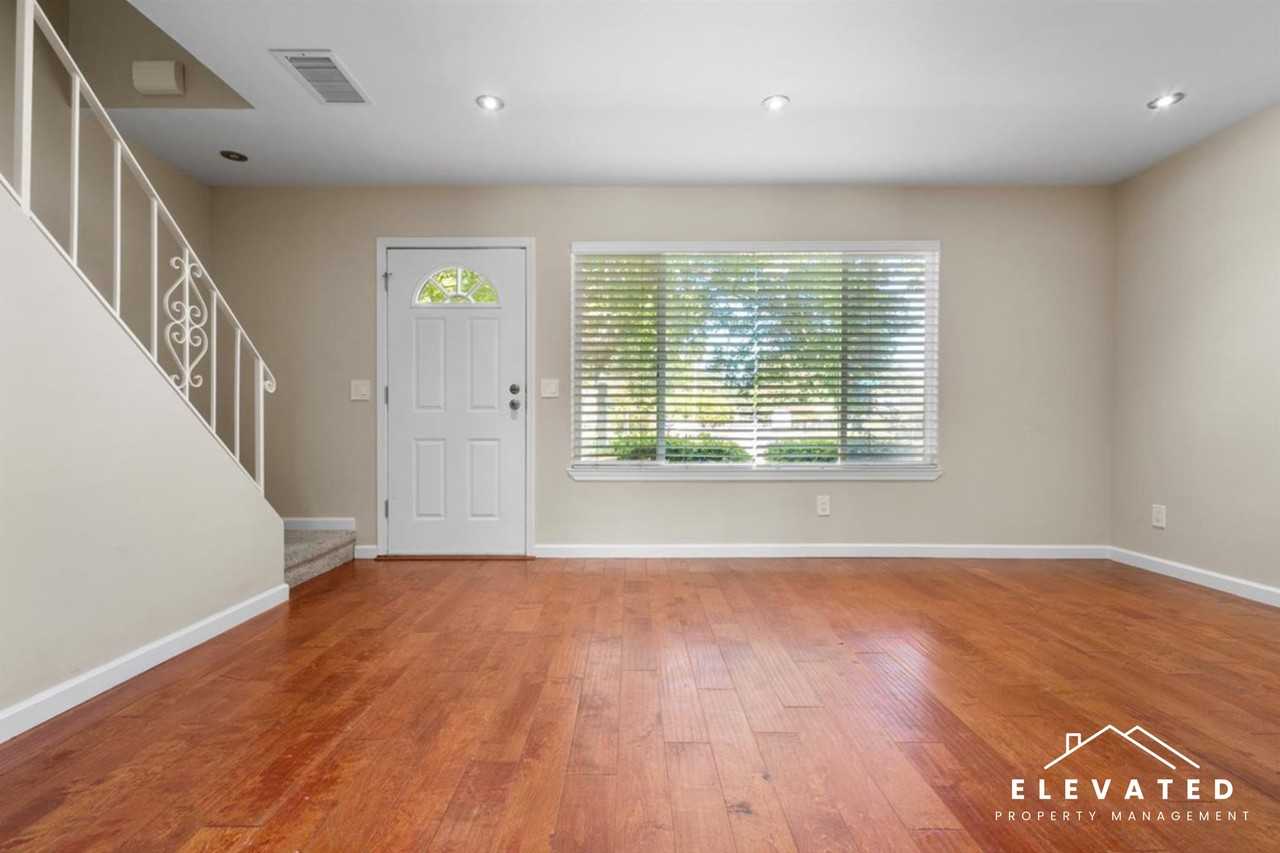303 Algiers Ct #1 - Photo 3 of 28
