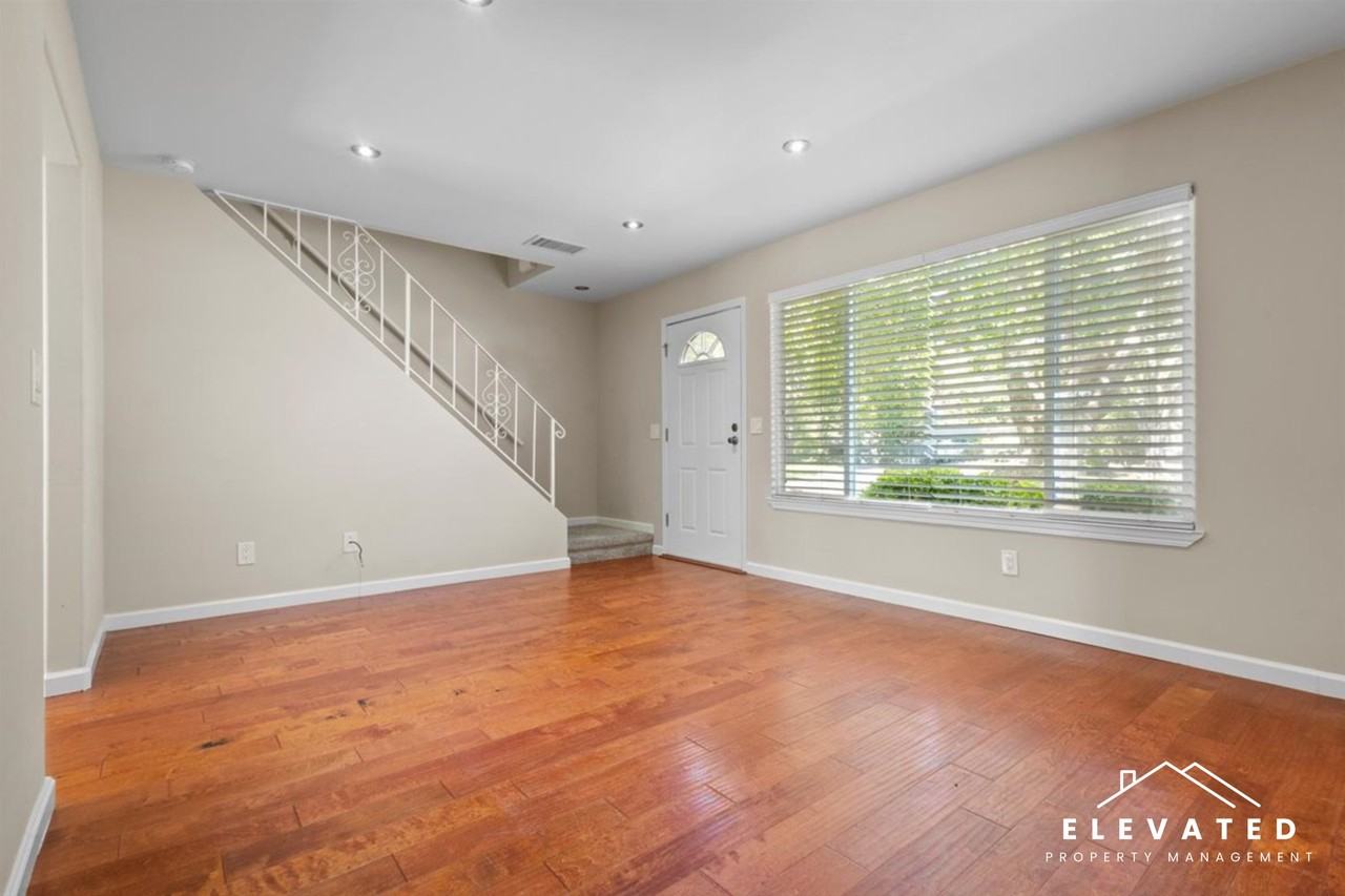 303 Algiers Ct #1 - Photo 4 of 28