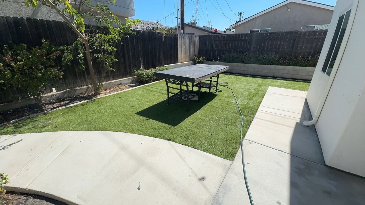 5474 Dorothy Dr - Photo 4 of 17