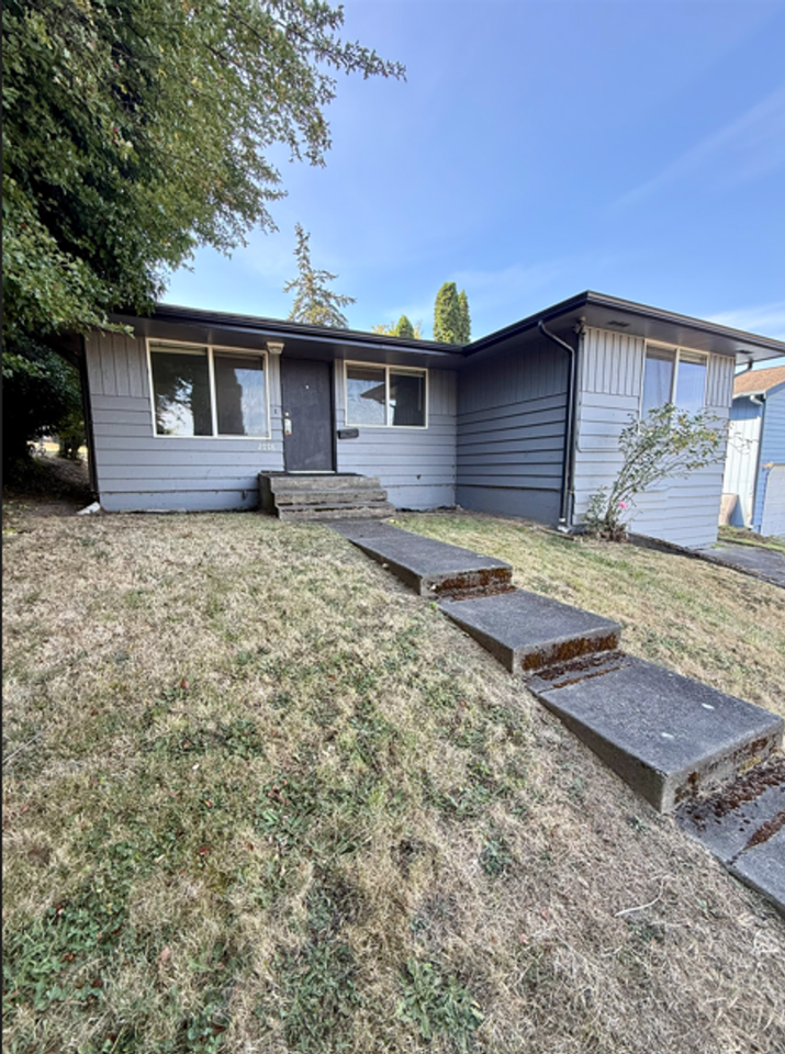 2028 E 34th St - Photo 2 of 26