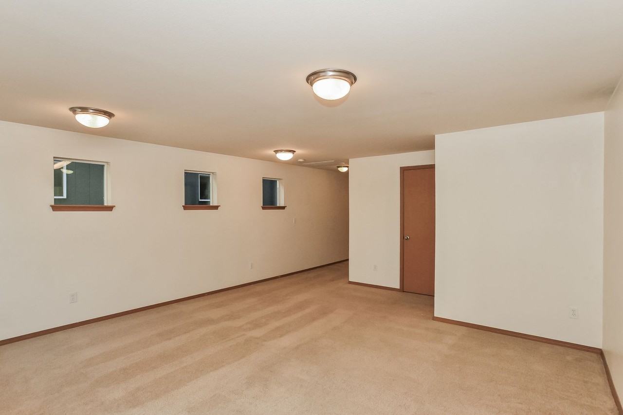 7606 Berkeley Pl Ne - Photo 2 of 25