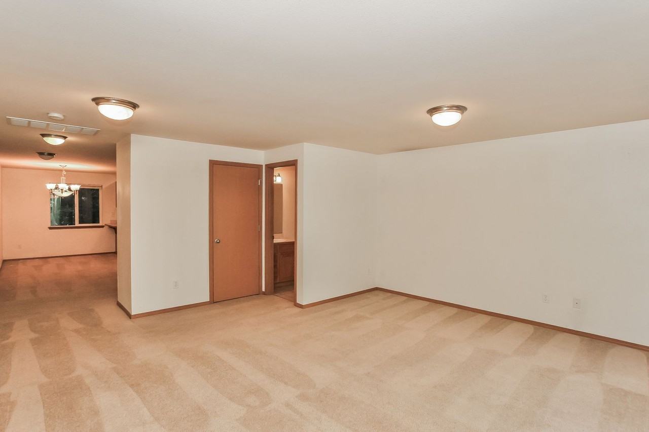 7606 Berkeley Pl Ne - Photo 3 of 25