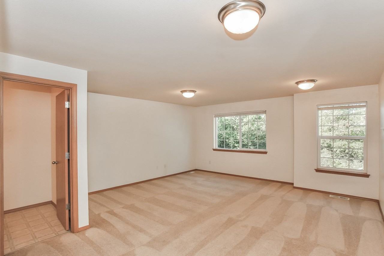 7606 Berkeley Pl Ne - Photo 4 of 25