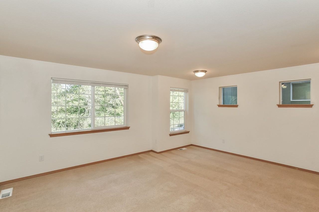 7606 Berkeley Pl Ne - Photo 5 of 25