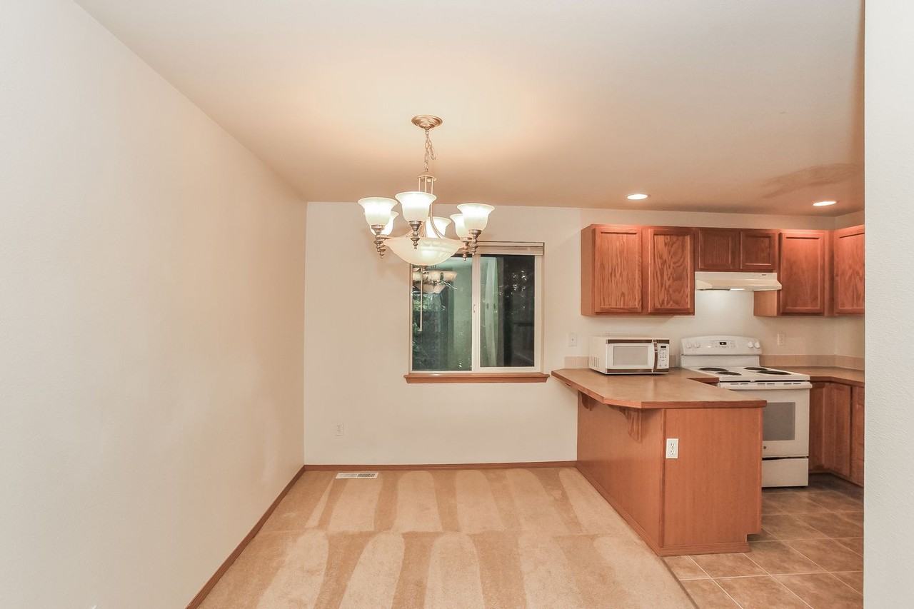 7606 Berkeley Pl Ne - Photo 6 of 25
