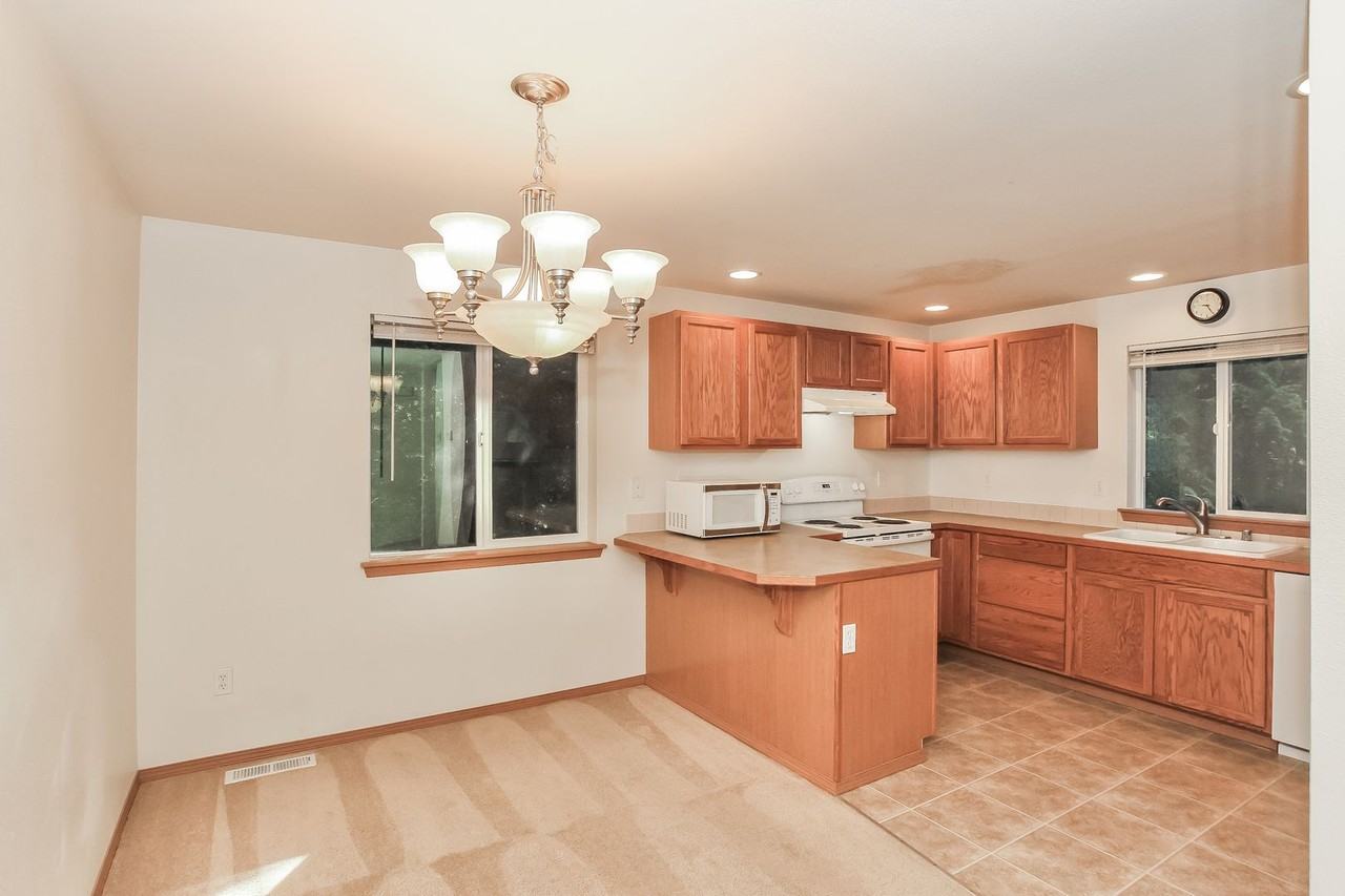 7606 Berkeley Pl Ne - Photo 7 of 25
