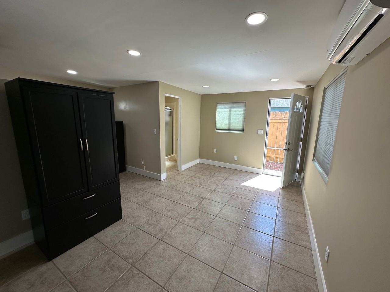 941 2nd St - Photo 2 of 7