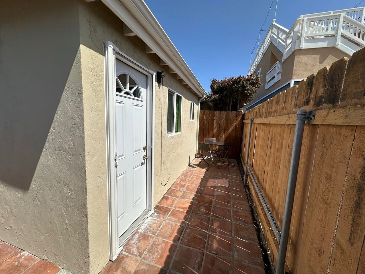 941 2nd St - Photo 4 of 7