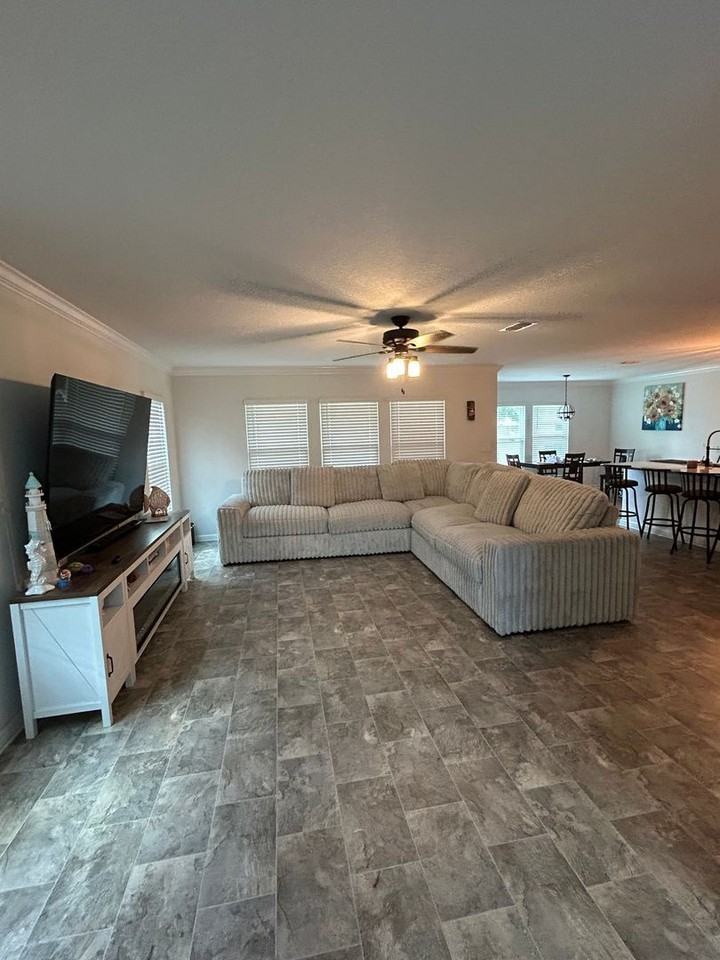 7712 Peace Ln - Photo 3 of 20