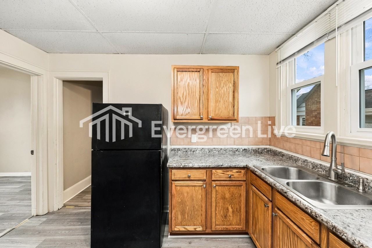 3437 Mayfair Ave - Photo 5 of 15