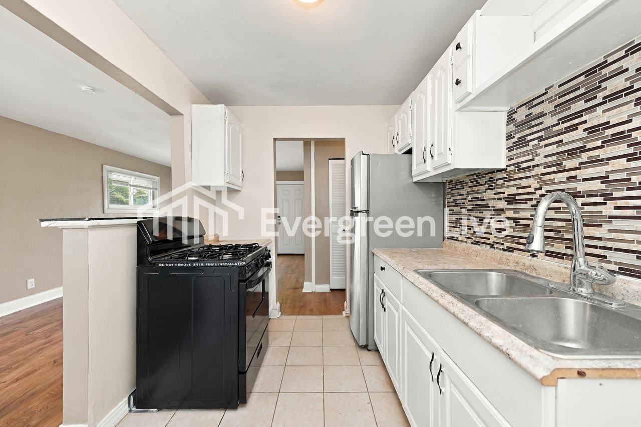 3353 Lapland Dr - Photo 3 of 15