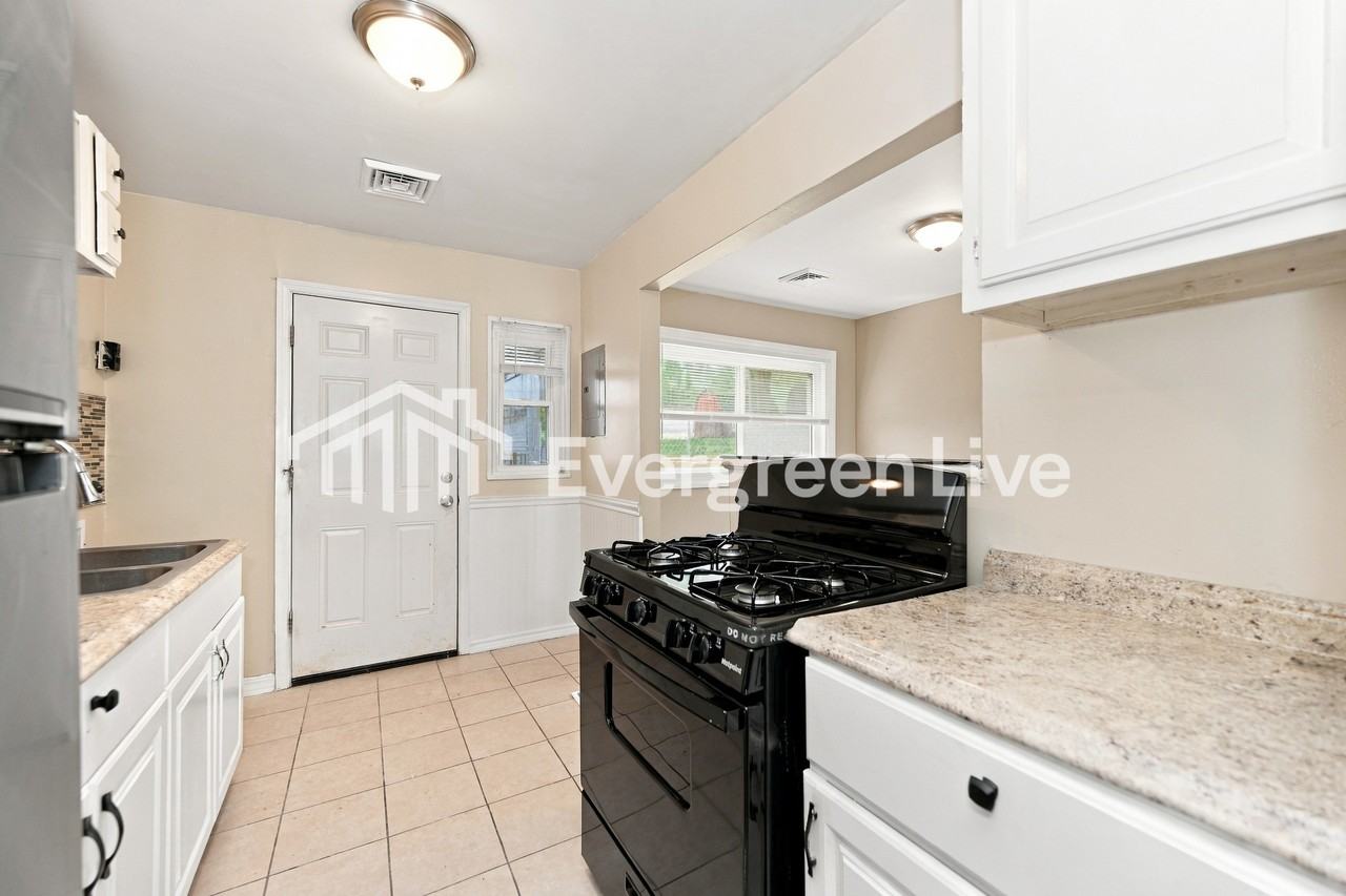 3353 Lapland Dr - Photo 5 of 15