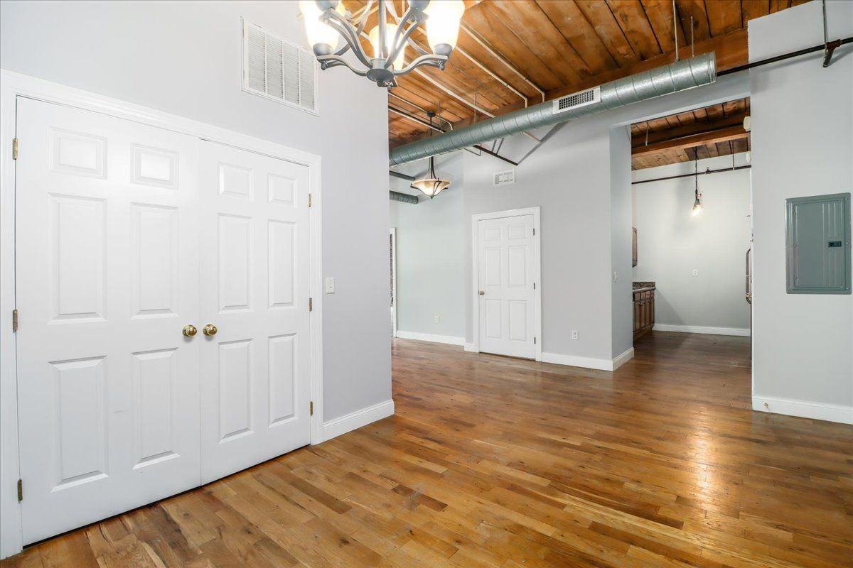 145 Canal St E - Photo 6 of 11
