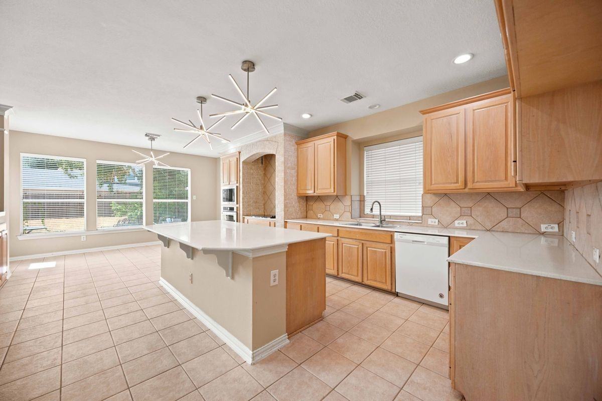 14715 Golden Bough Ln - Photo 5 of 29