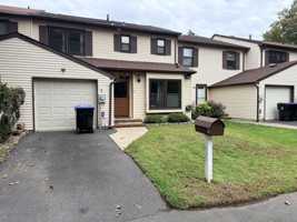 featured image of 7 Hoffman Ct