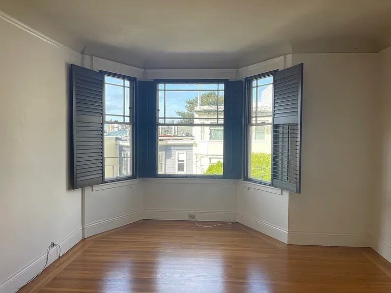 1375 Green St #10 - Photo 3 of 12