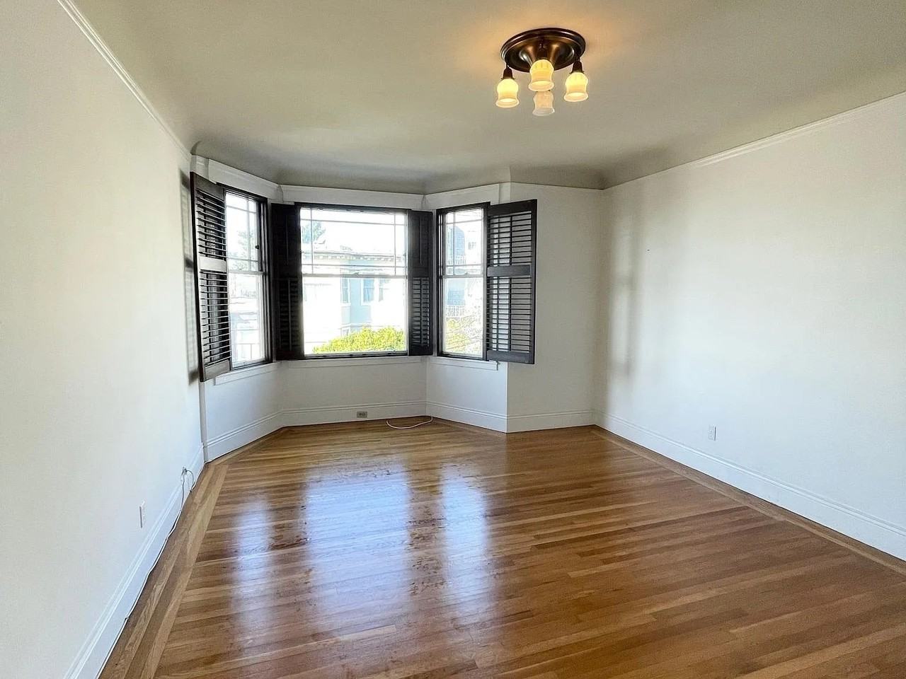 1375 Green St #10 - Photo 4 of 12