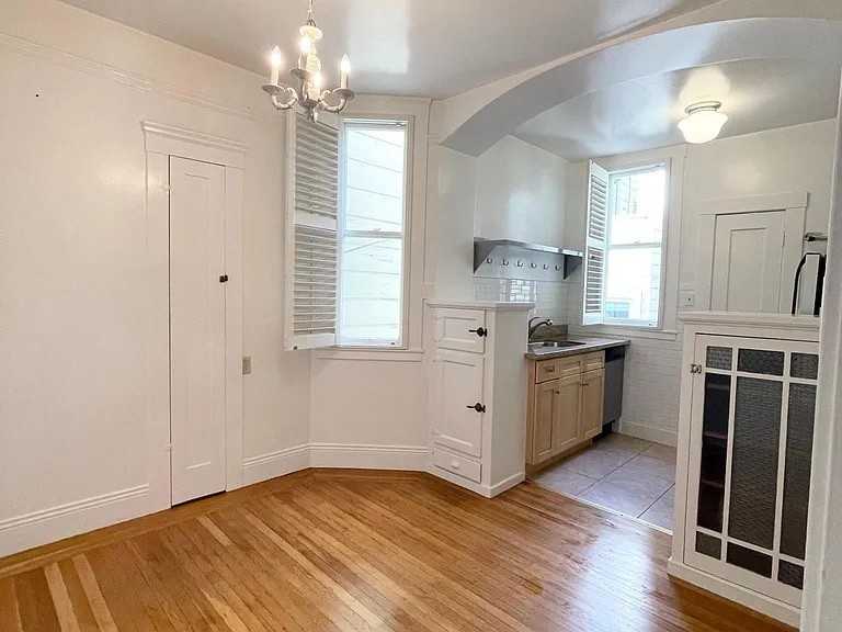 1375 Green St #10 - Photo 7 of 12