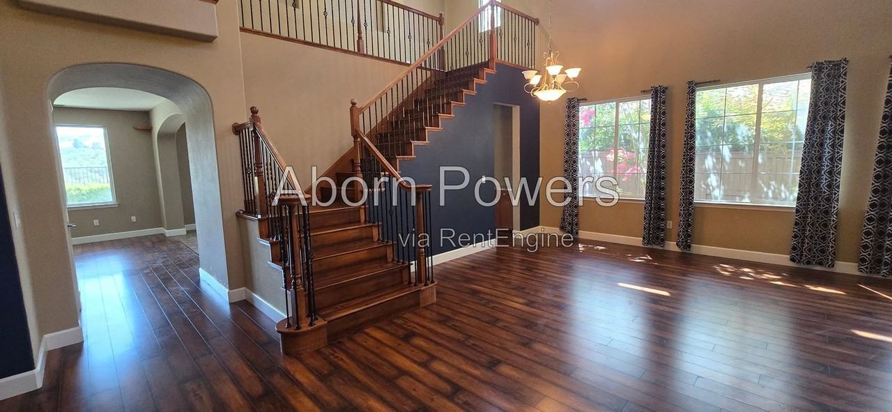 4100 Borders Dr - Photo 3 of 37