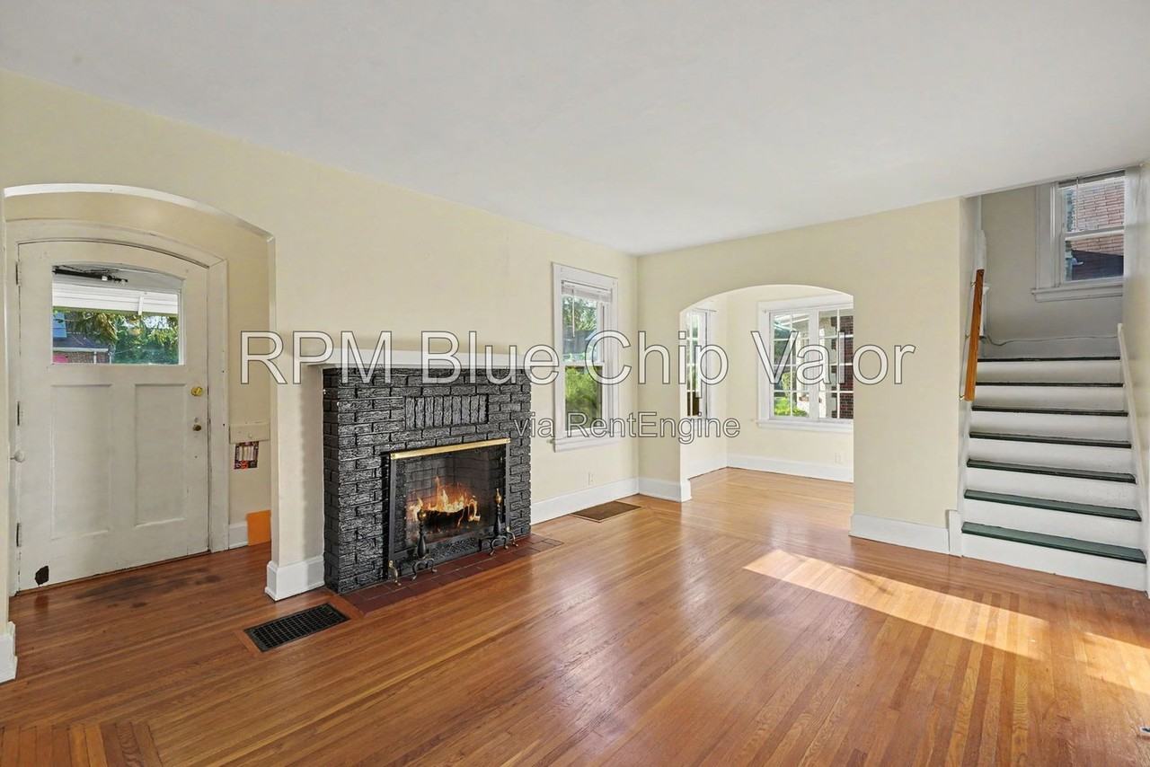 6735 Plainfield Rd - Photo 2 of 16