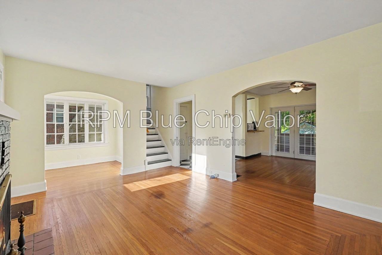 6735 Plainfield Rd - Photo 3 of 16
