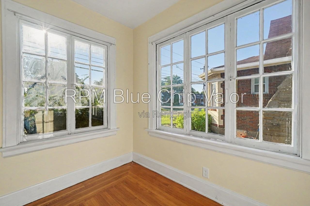 6735 Plainfield Rd - Photo 5 of 16