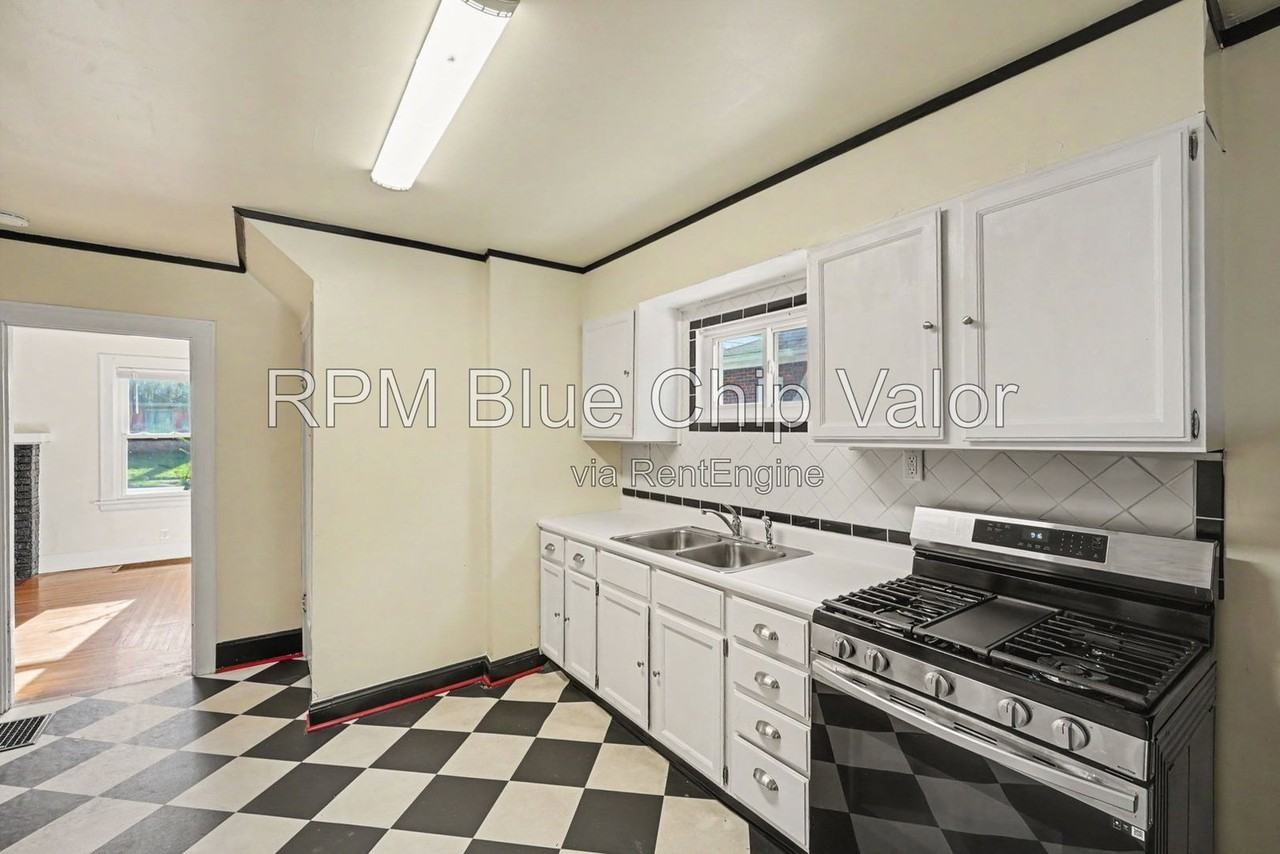 6735 Plainfield Rd - Photo 6 of 16