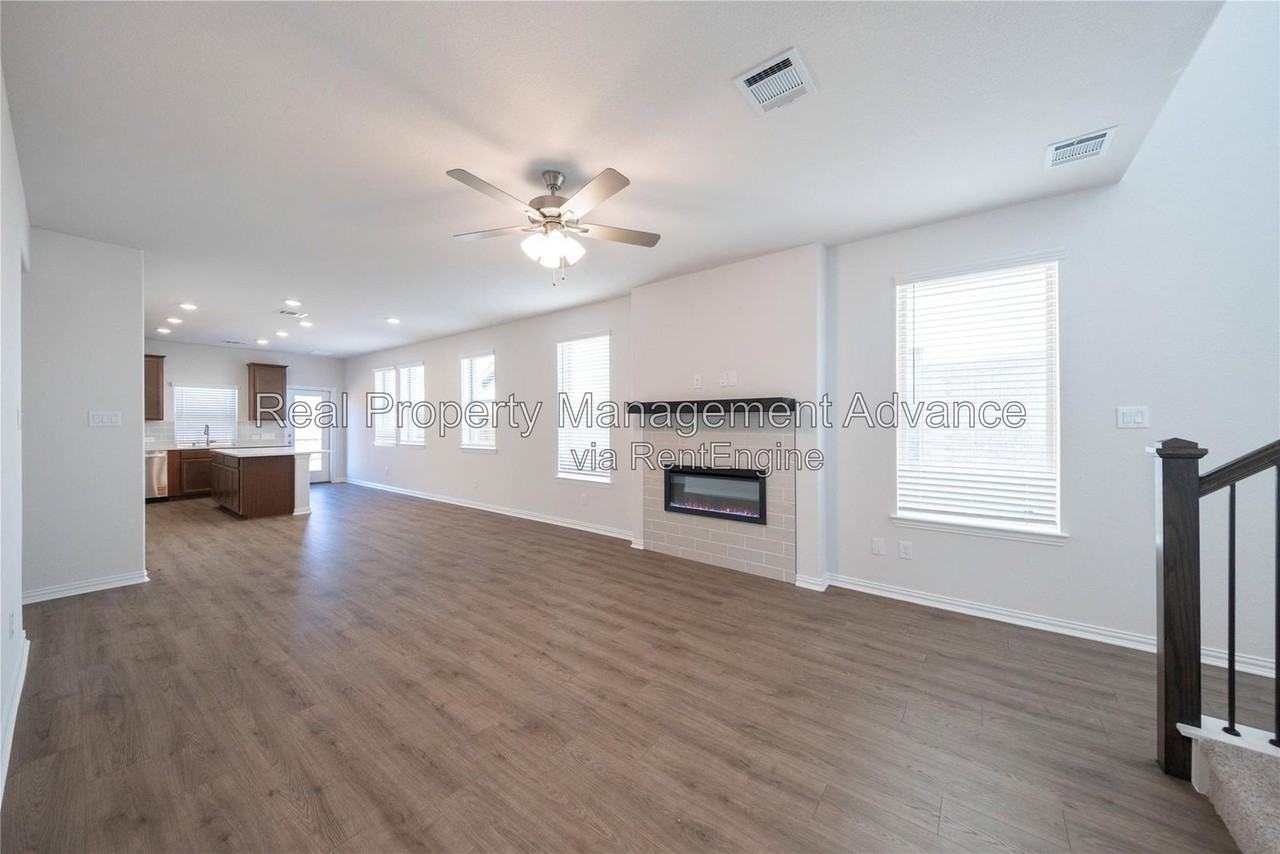 2518 Hawkins Street - Photo 6 of 40