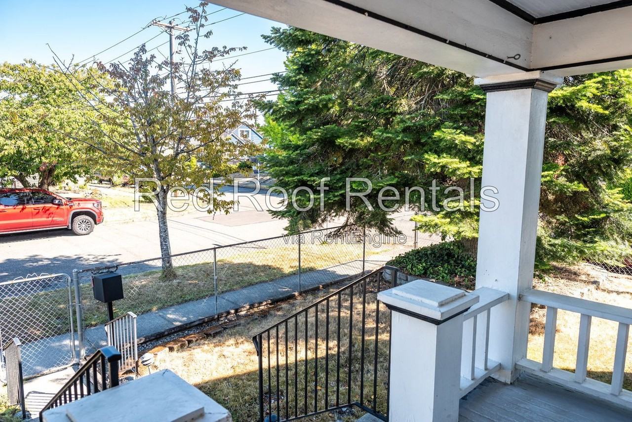 702 S 51st St - Photo 3 of 50