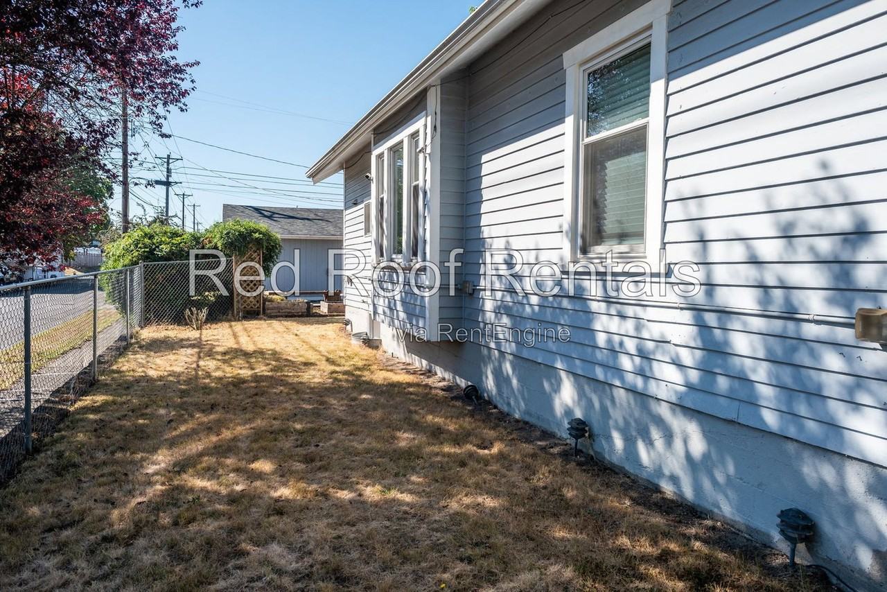 702 S 51st St - Photo 5 of 50