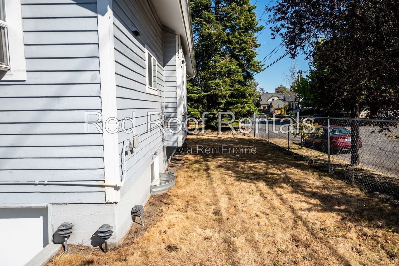 702 S 51st St - Photo 6 of 50