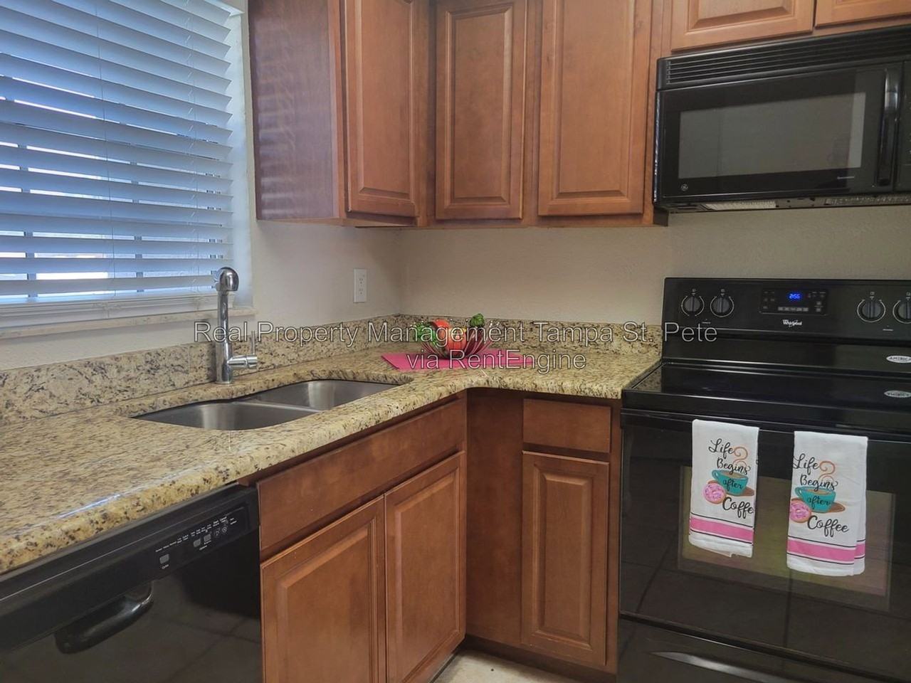 711 Russell Ln - Photo 4 of 21