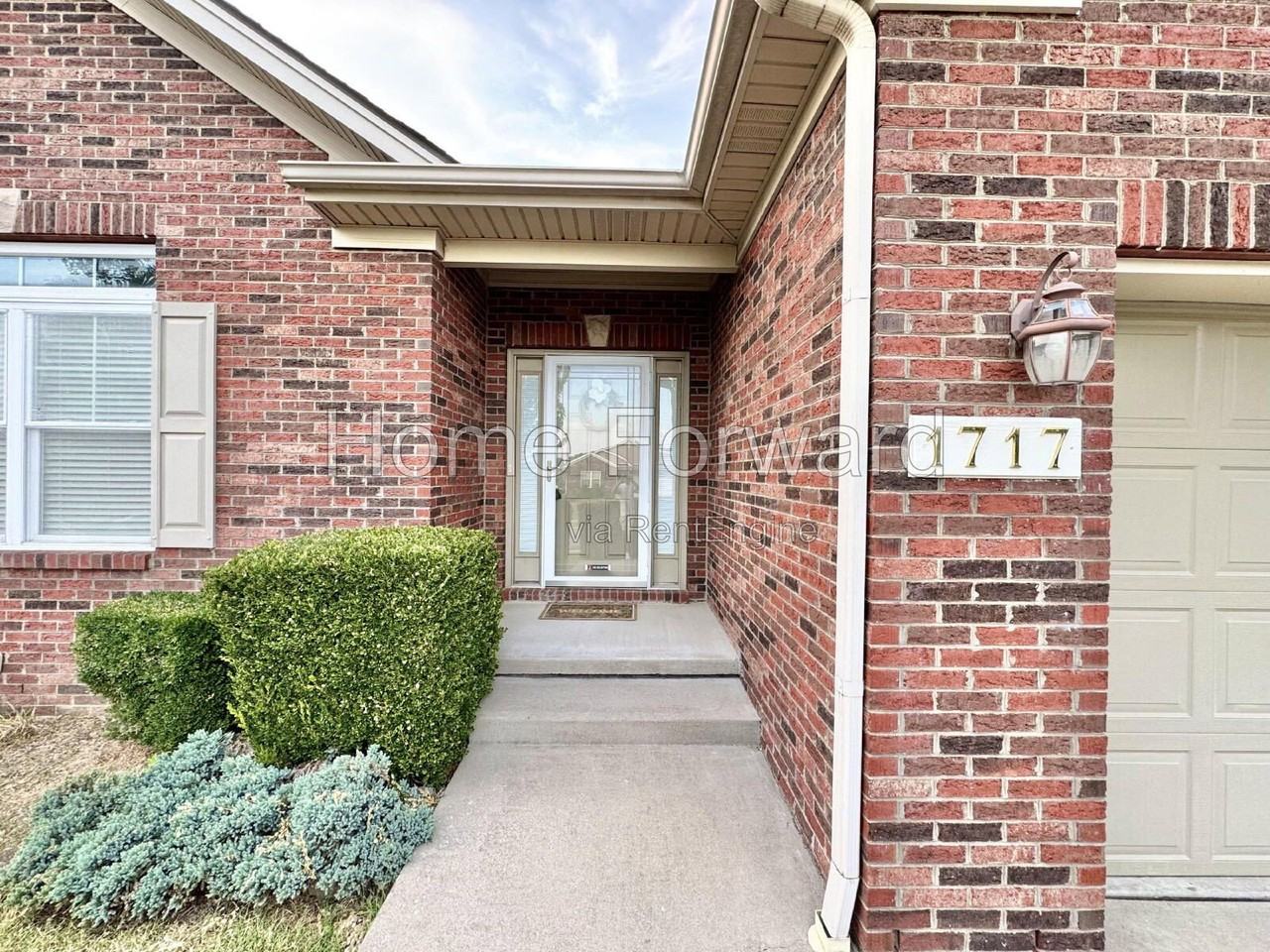 1717 Bettys Ct - Photo 2 of 20