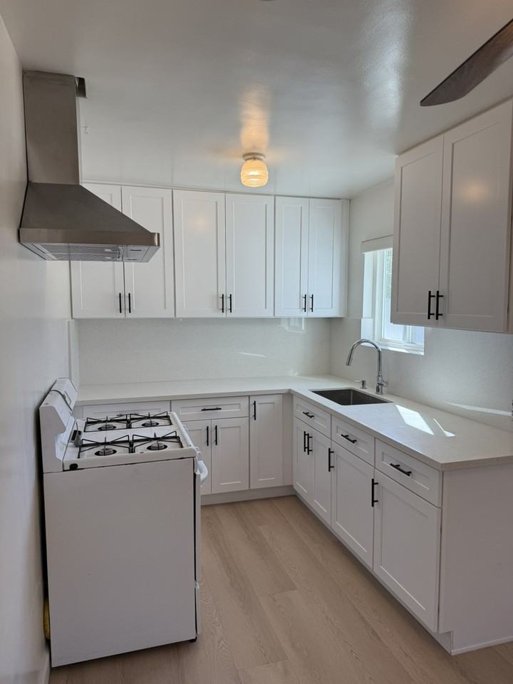 7616 Day St - Photo 2 of 10