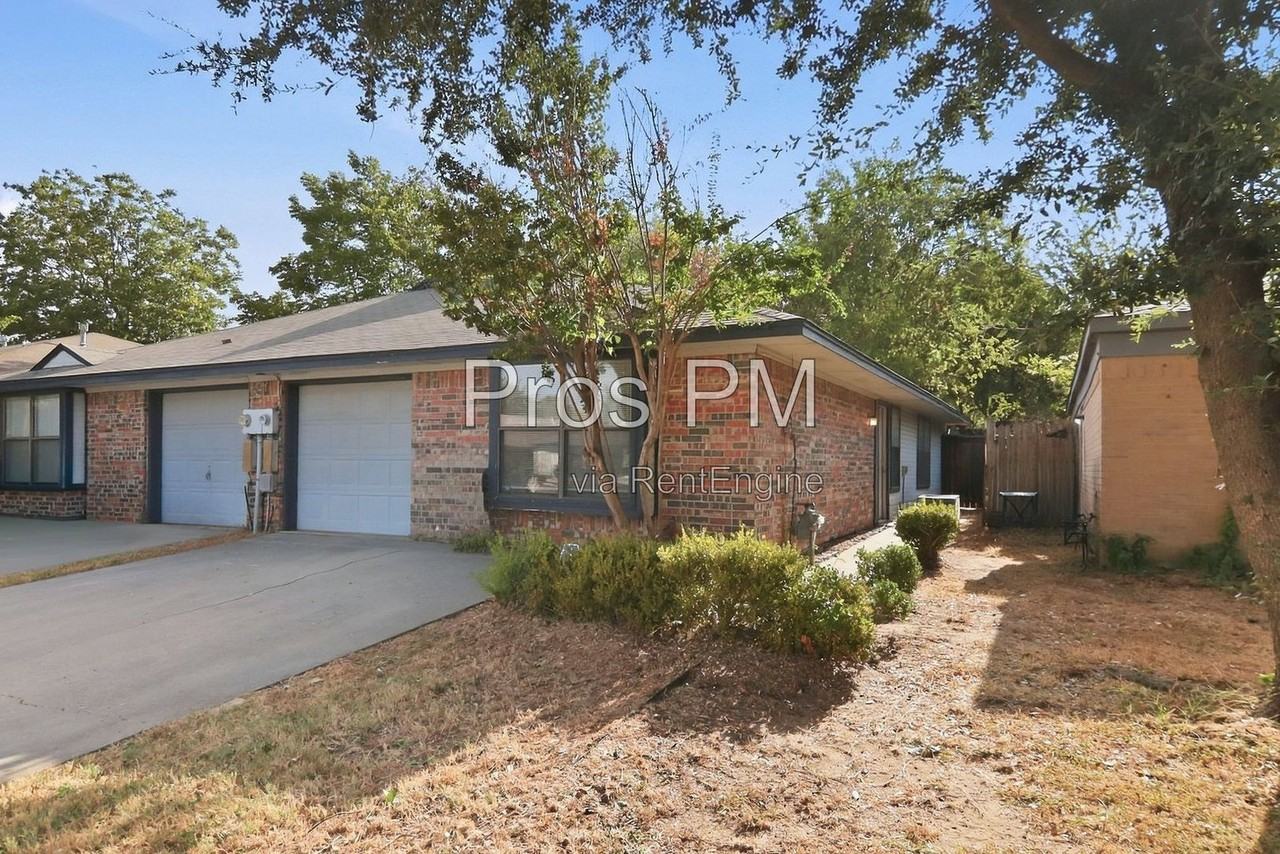 329 Casie Ct - Photo 2 of 17