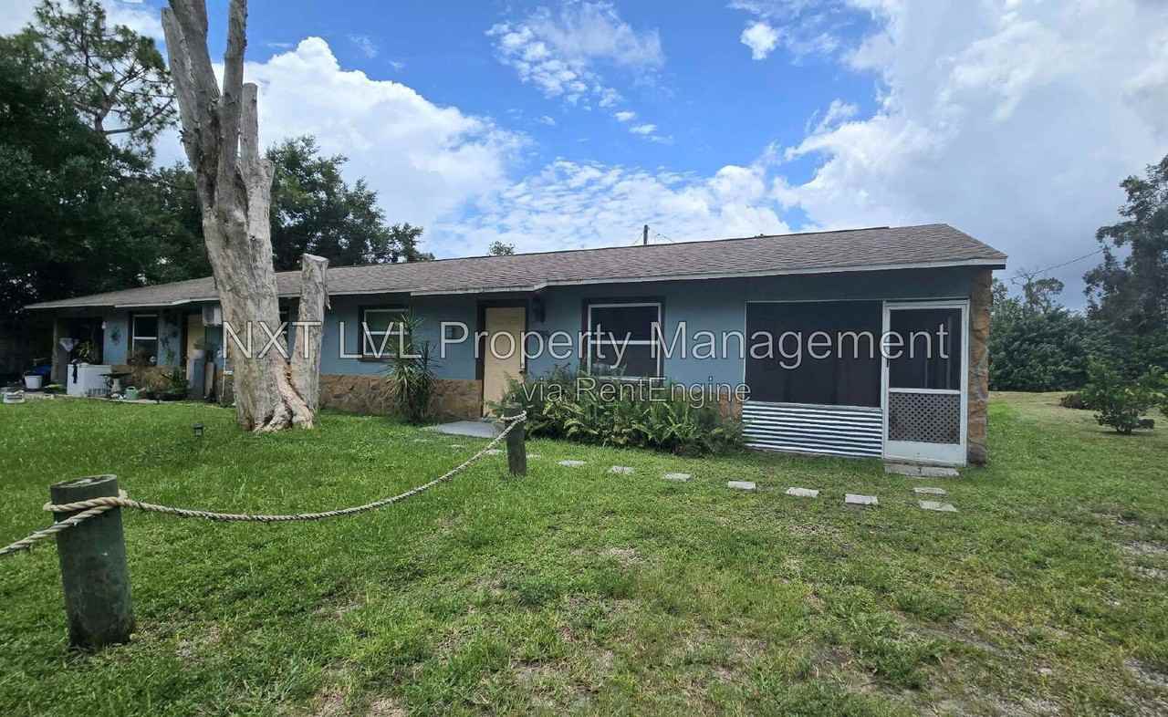 2095 Eloise Cir - Photo 2 of 12
