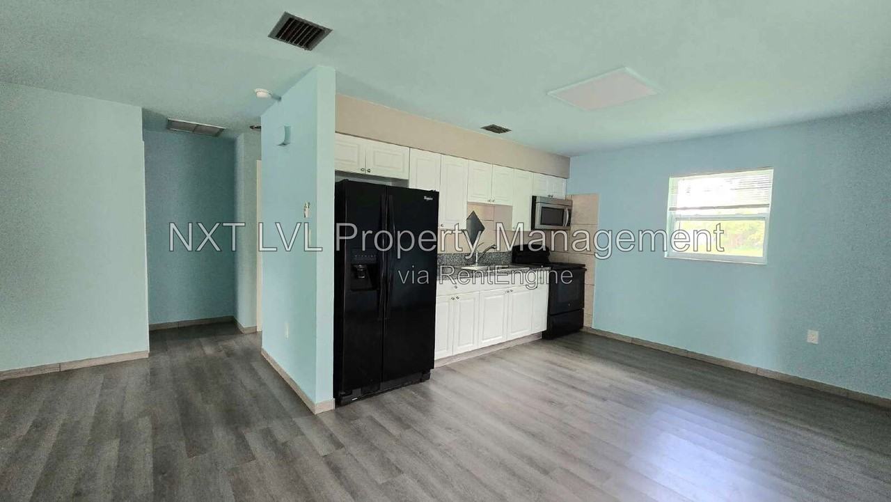 2095 Eloise Cir - Photo 4 of 12